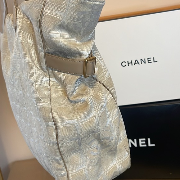 Chanel Tote - Picture 6 of 16